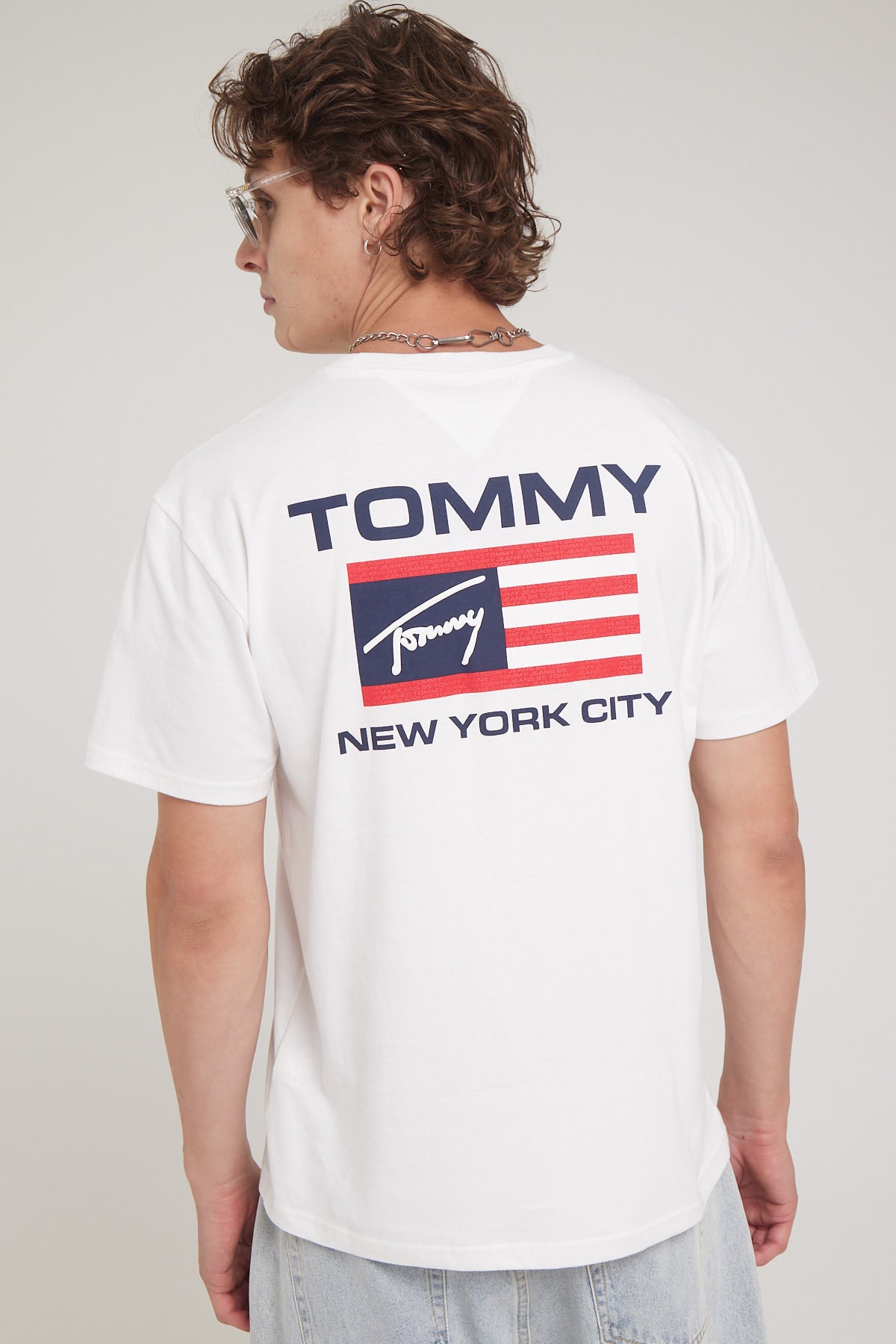 Tommy Jeans TJM Store Athletic Tee – CLSC White Universal Flag