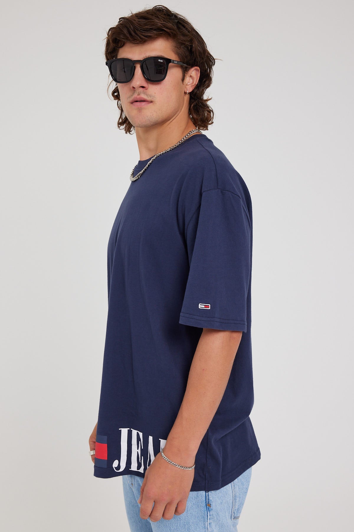 Tommy Jeans TJM Tee Archive Twilight Universal Printed Store – Navy