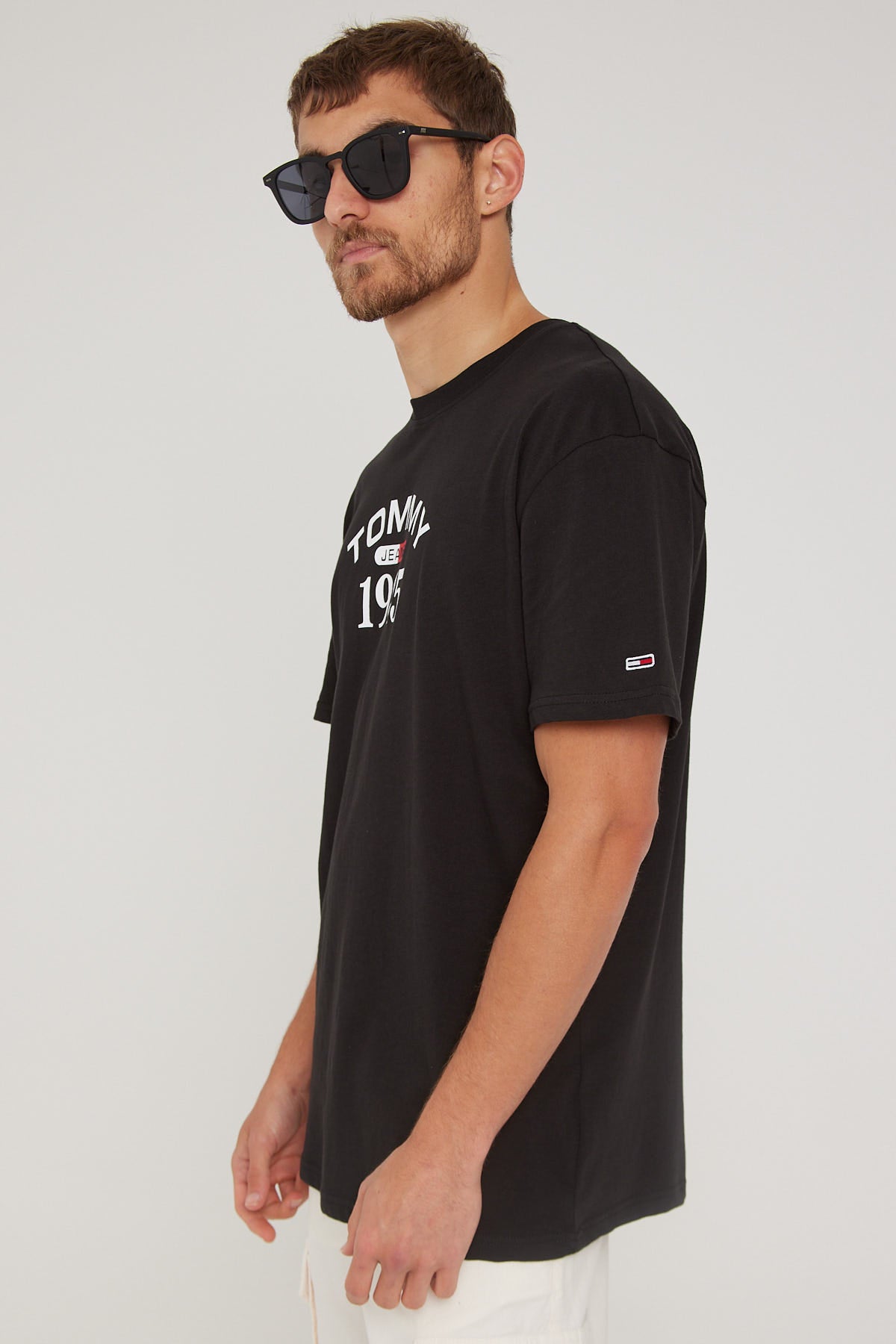 Tommy Jeans White College TJM Store Universal Tee RBW – Skater