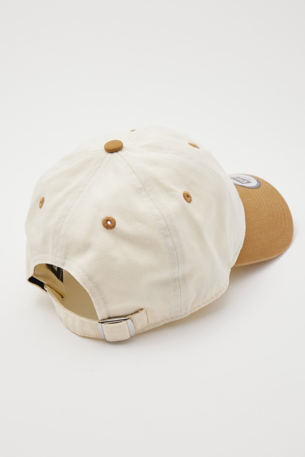 New Era Casual Classic NY Yankees Chrome White/Wheat