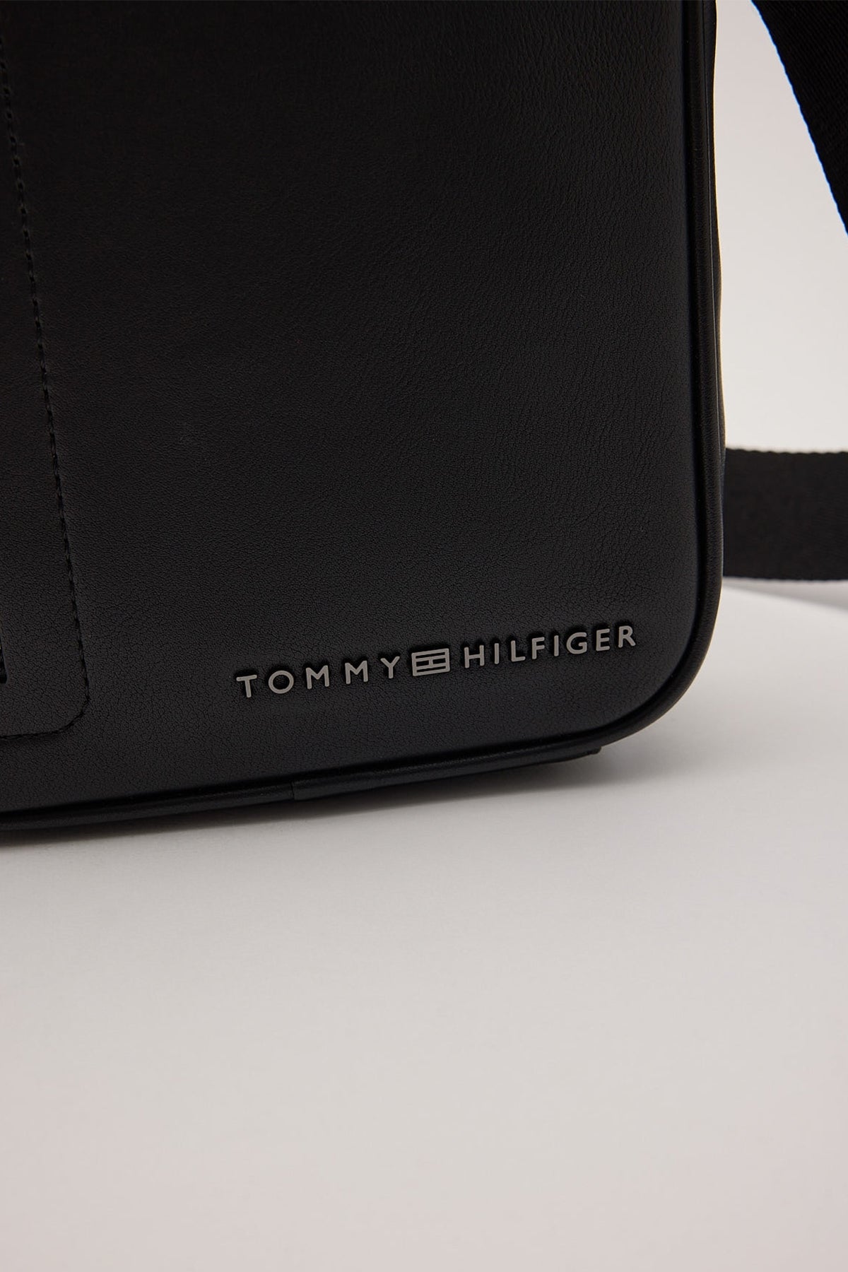 Tommy Jeans Modern PU Mini Reporter Black