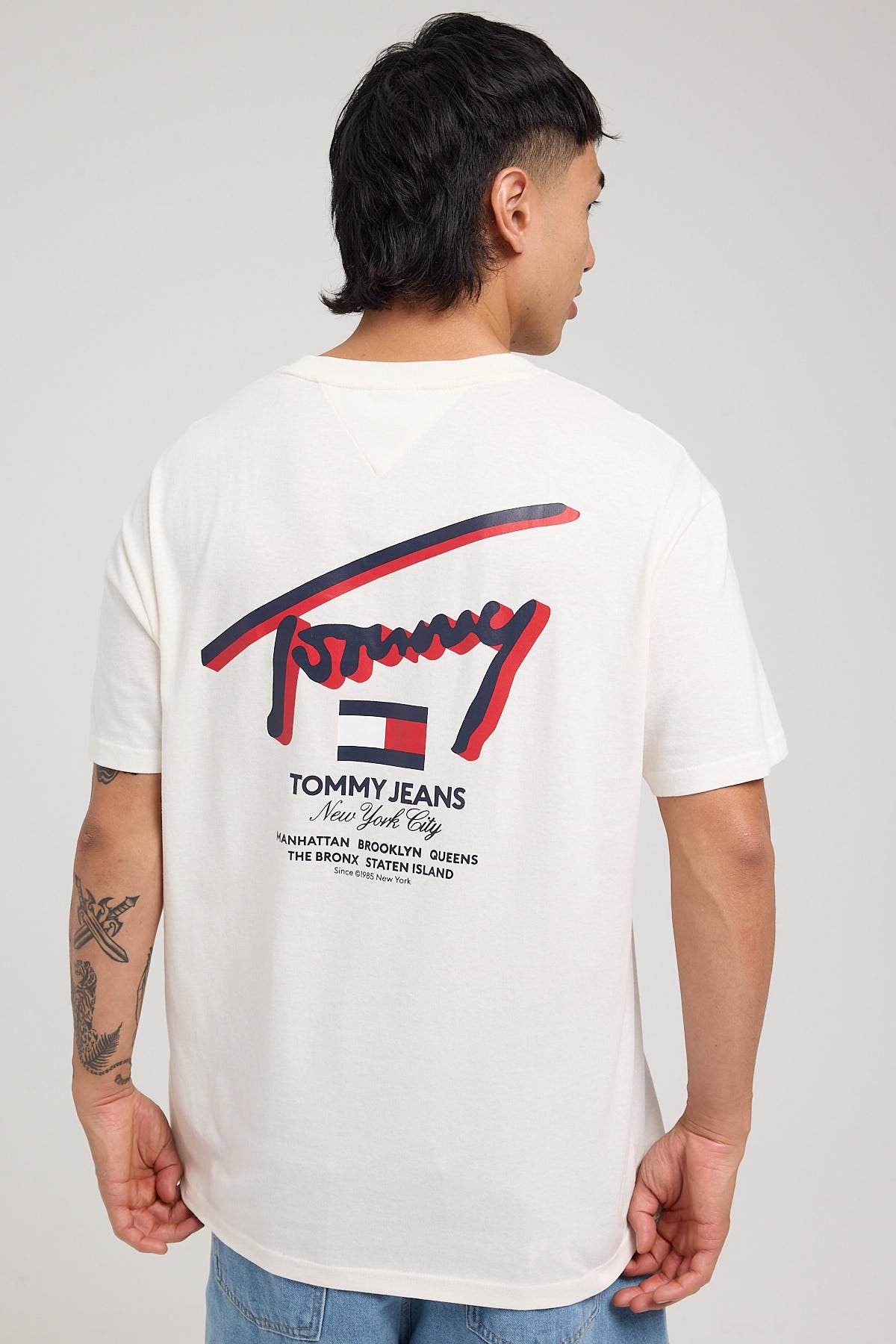 Tommy Jeans TJM Reg 3D Street Signature Tee Ancient White