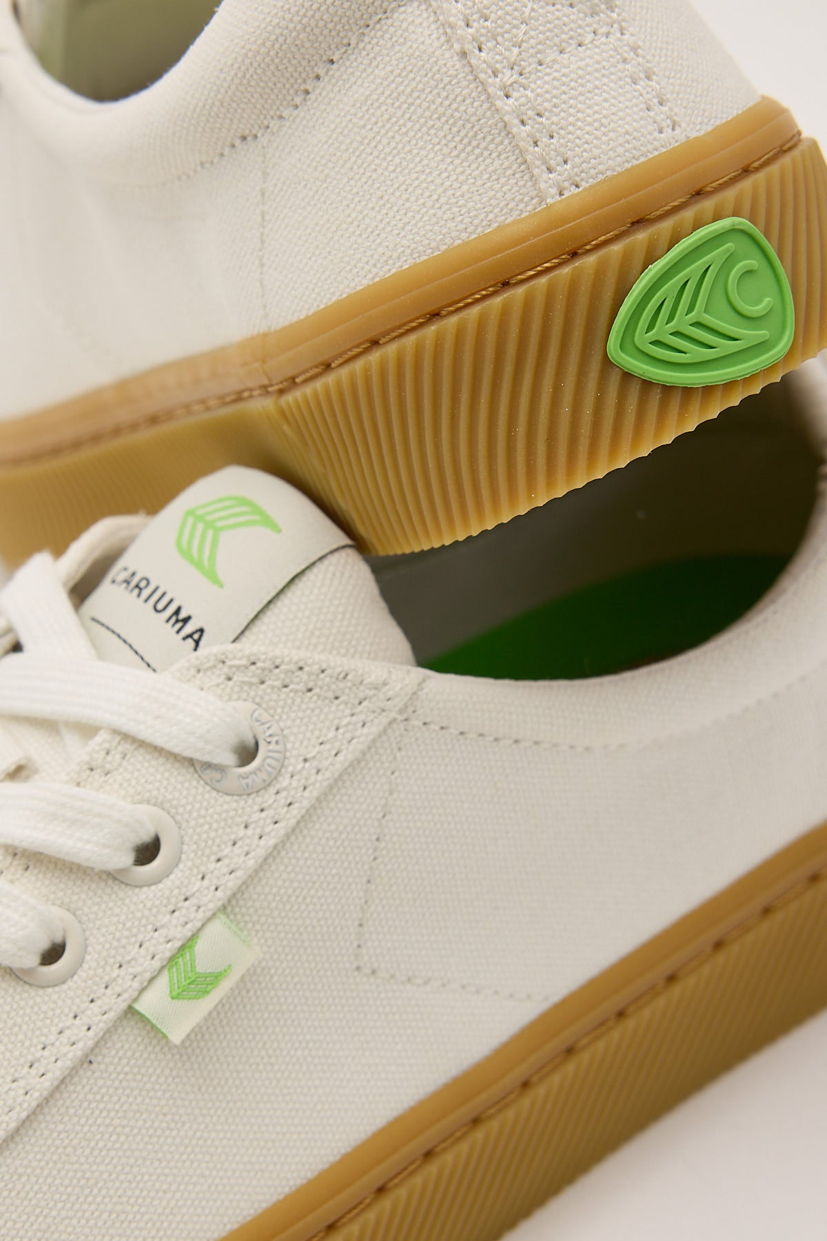 Cariuma Oca Low Canvas Sneaker Off White Gum