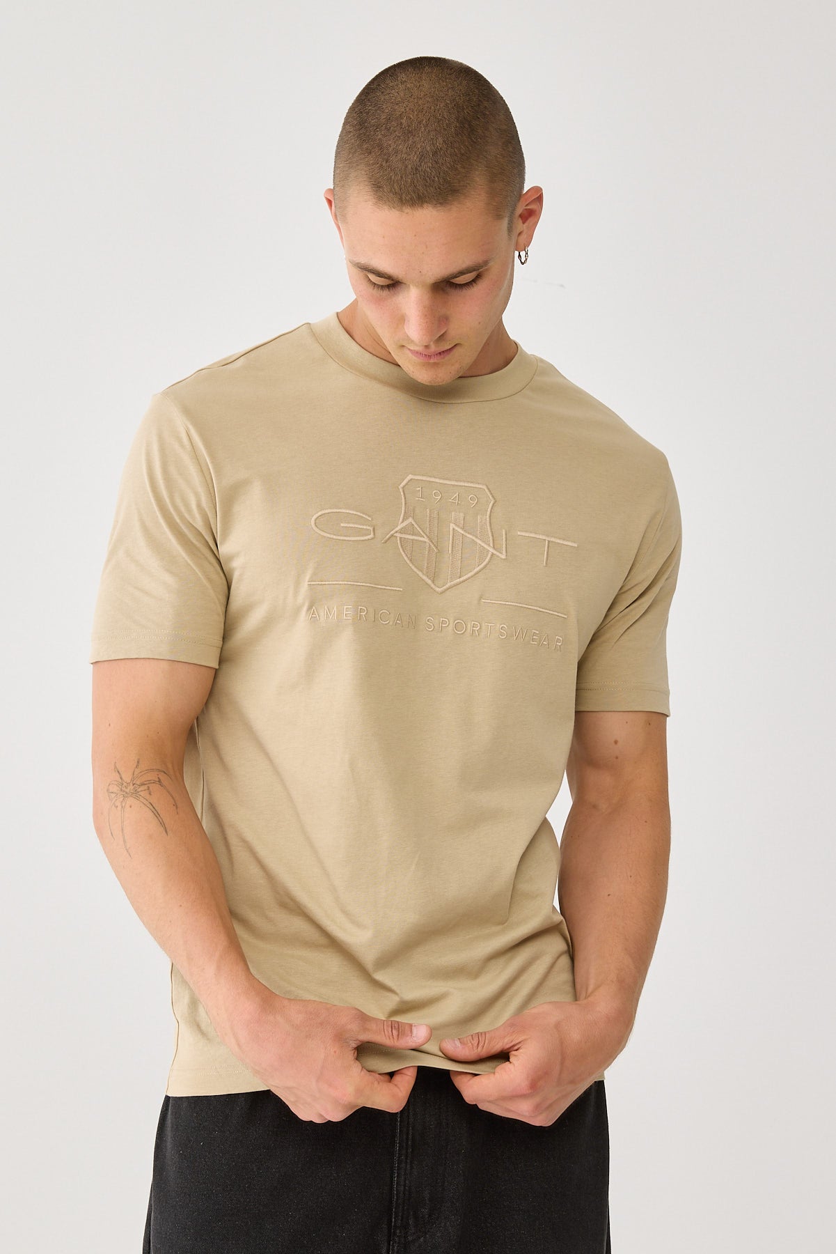 Gant Tonal Shield Tee Concrete Beige