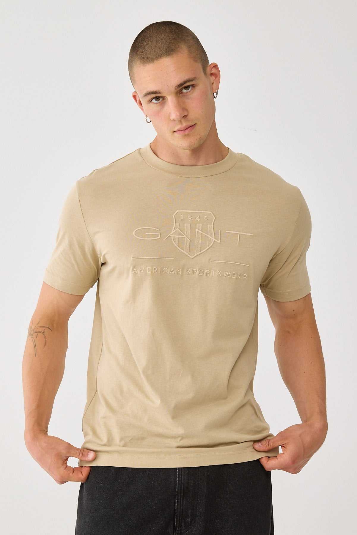 Gant Tonal Shield Tee Concrete Beige