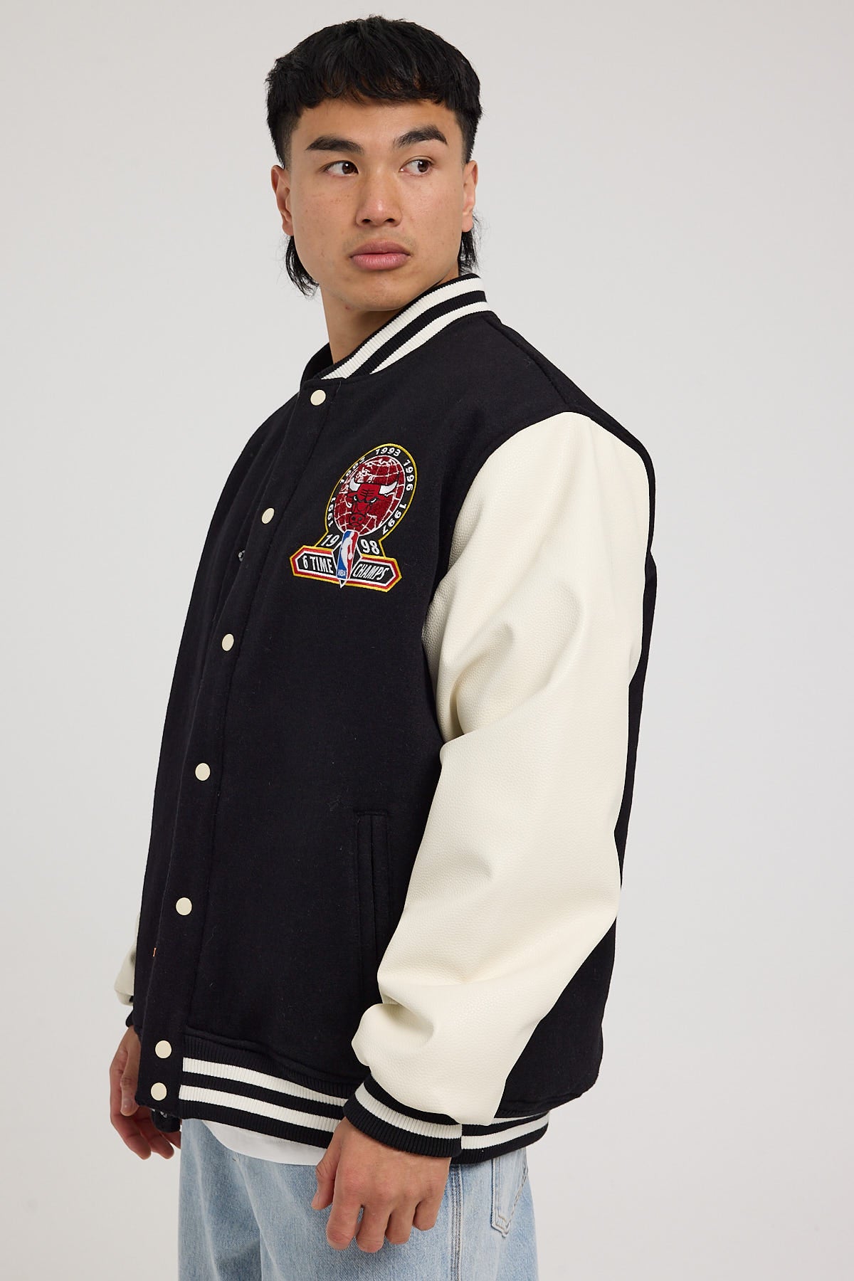 Mitchell & Ness Chicago Bulls Champions Jacket Black/Cream