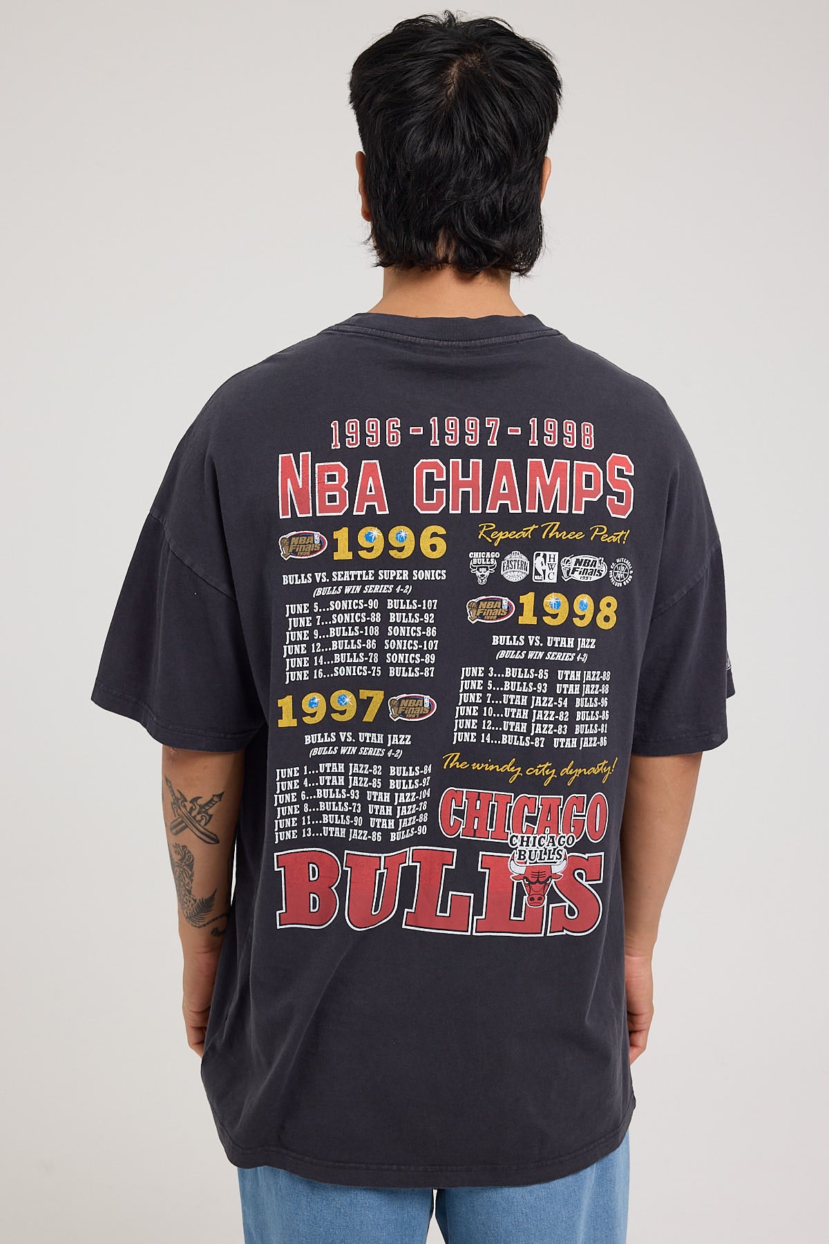 Mitchell & Ness Chicago Bulls Champions History Tee Faded Black