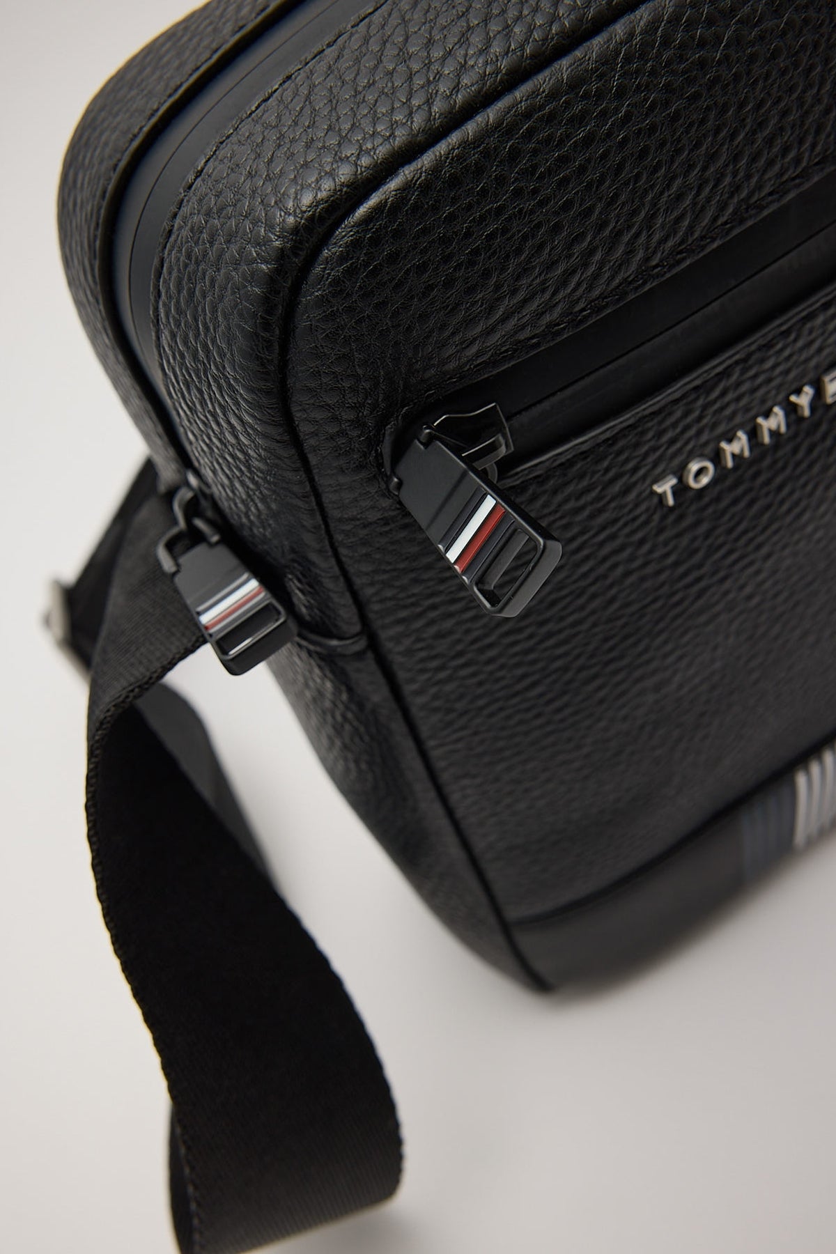 Tommy Jeans Transit Mini Reporter Black