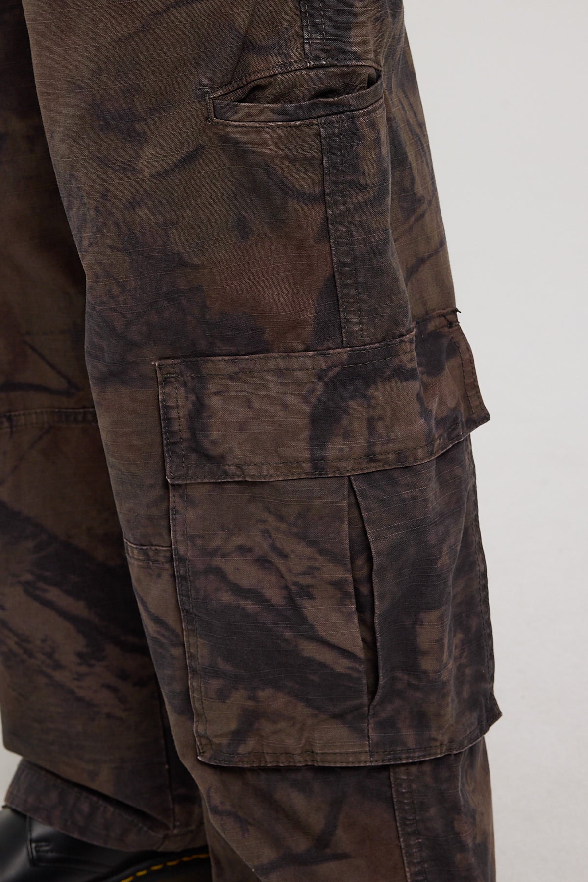 Worship The Woods Cargo Pant Camo – Universal Store