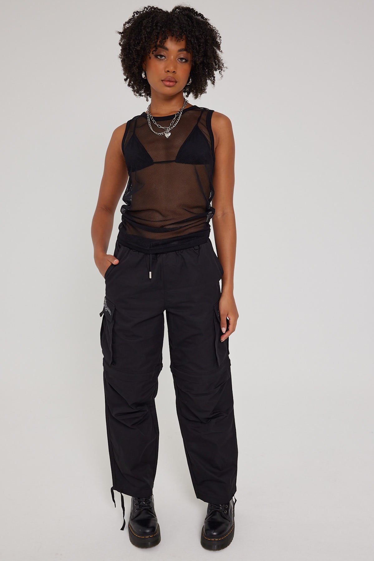 Black Cargo Pants with Black and Gold Athletic Shoes Relaxed Summer Outfits  In Their 20s (5 ideas & outfits) | Lookastic