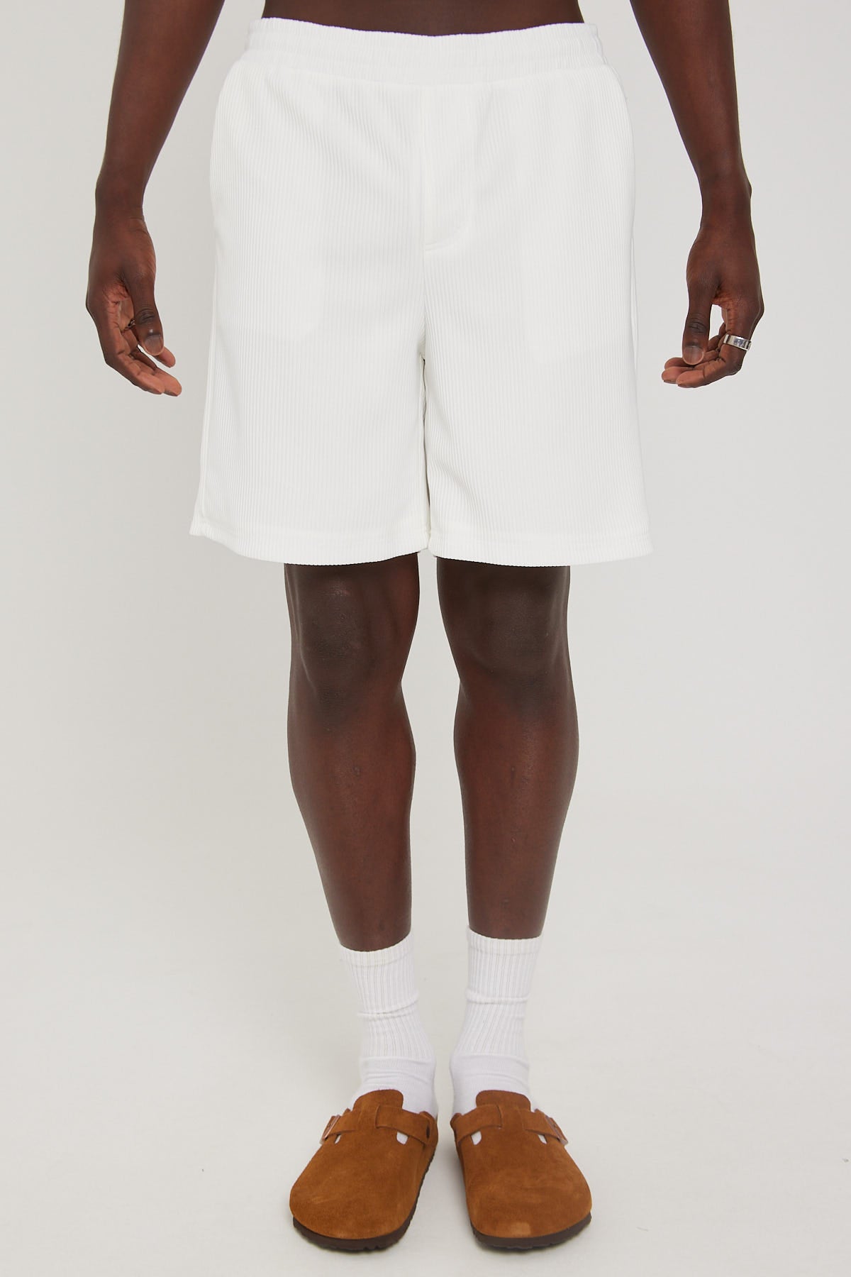 Common Need Relaxed Pleated Short White – Universal Store