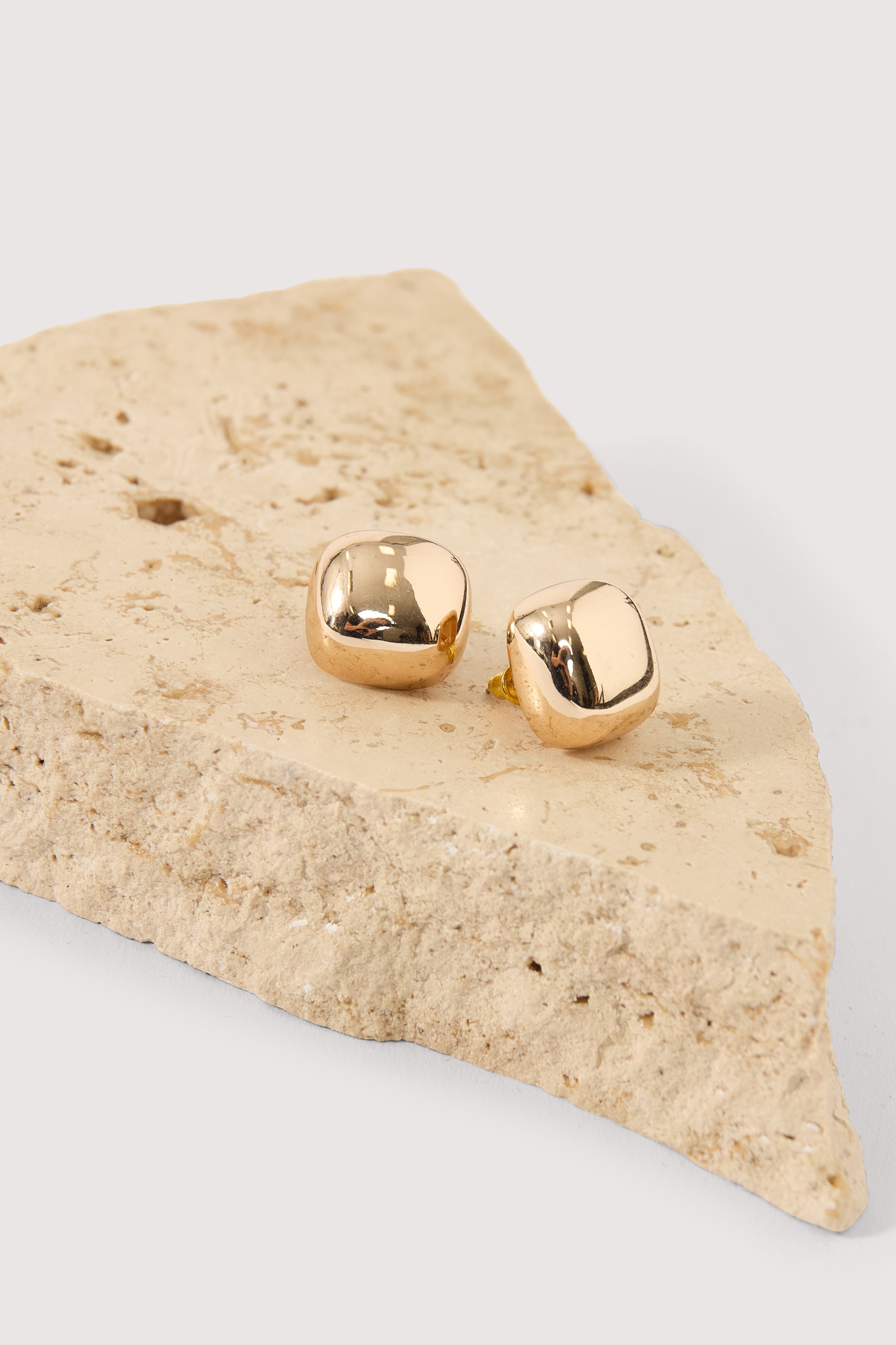 Perfect Stranger Amaliah Round Square Earrings Gold