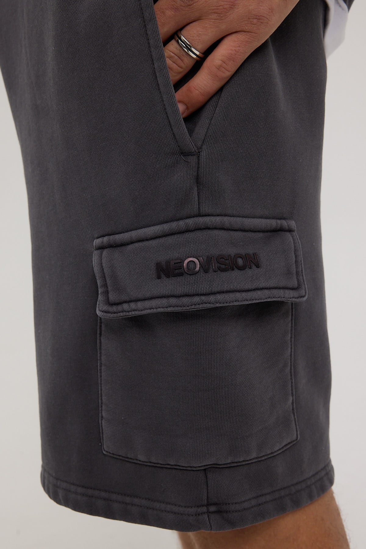 Neovision Relaxed Cargo Sweatshort Washed Black