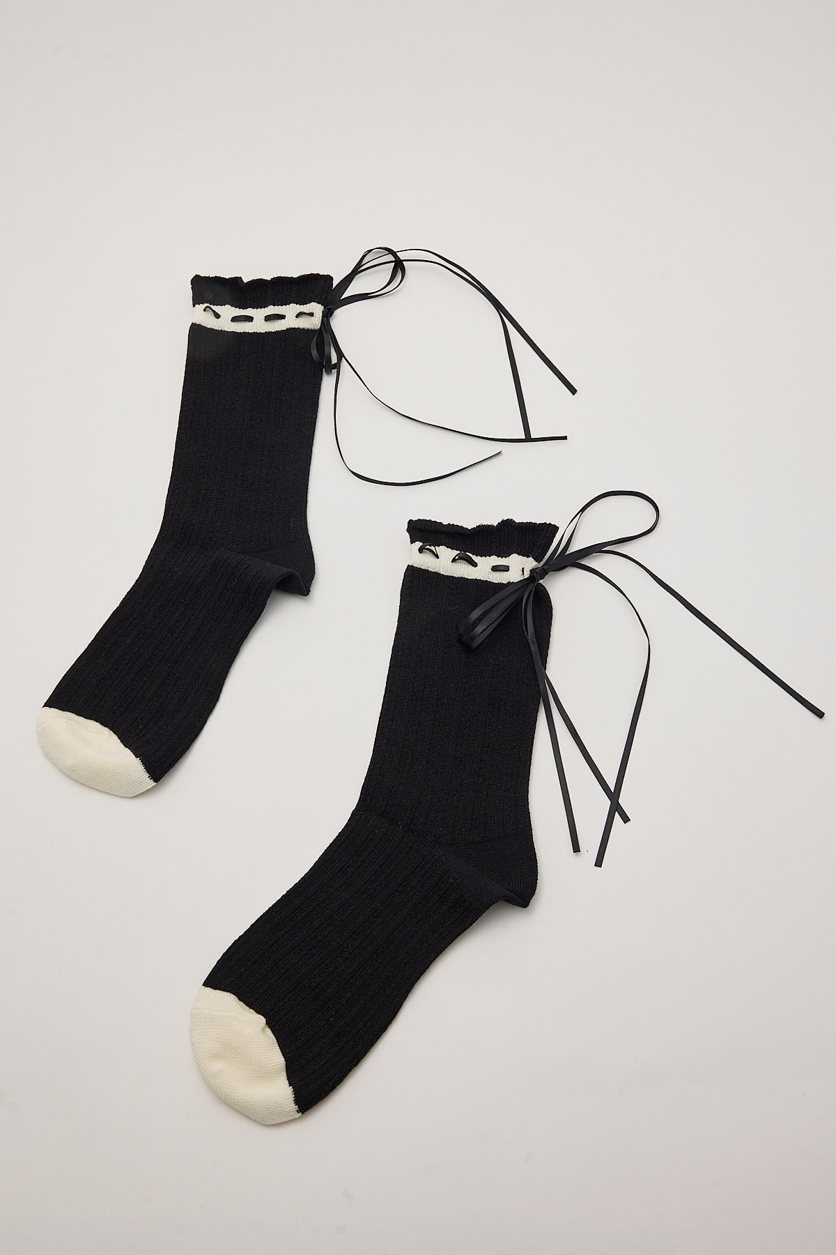 Token Pointelle Contrast Ribbon Sock Black and Cream