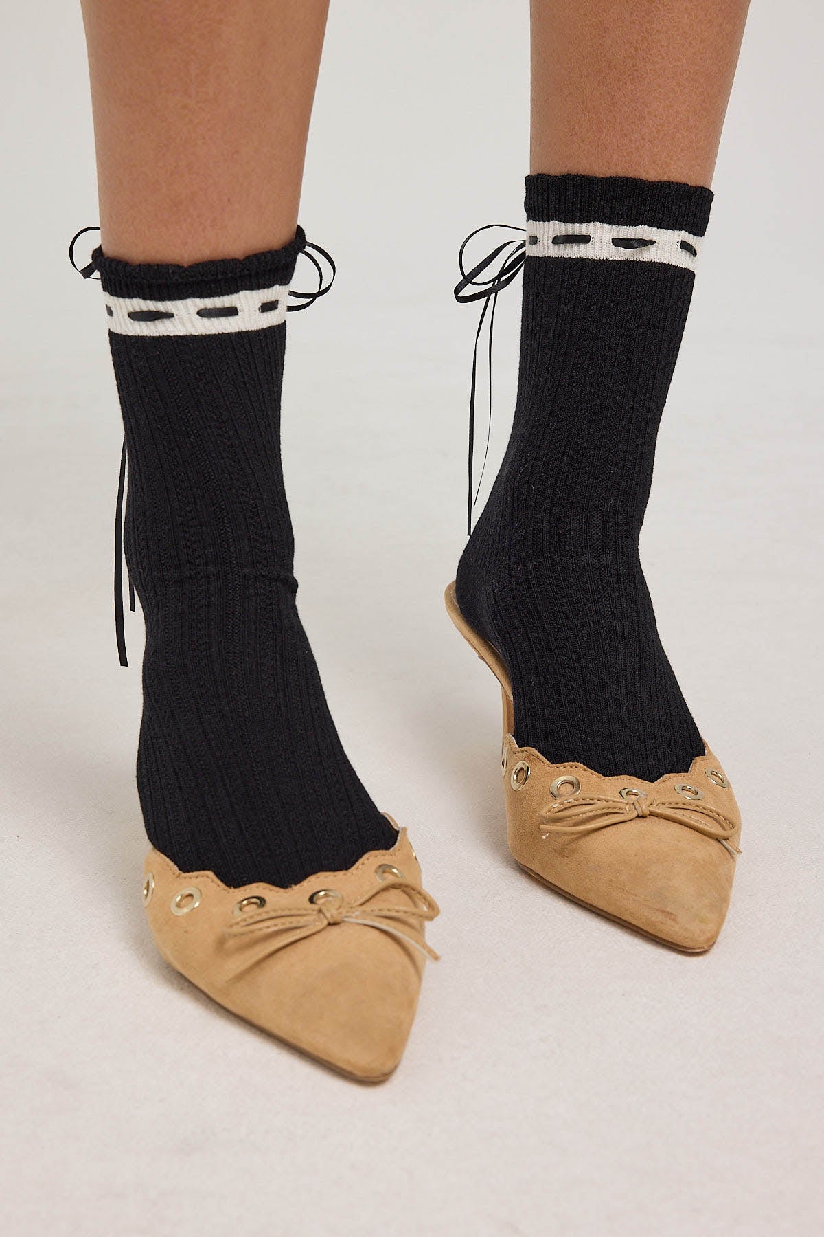 Token Pointelle Contrast Ribbon Sock Black and Cream