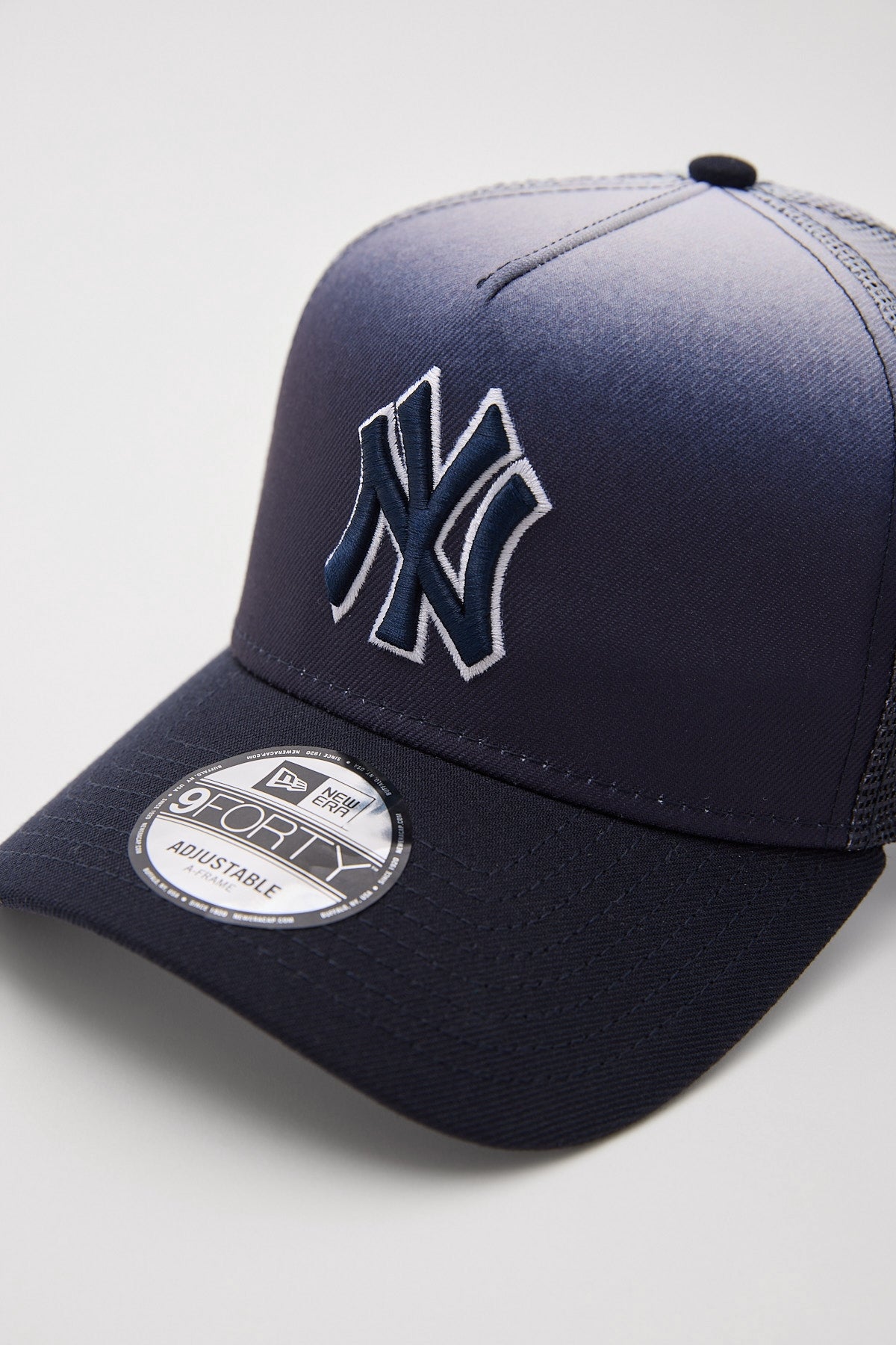 New Era 9Forty A-Frame Trucker Higher Fade New York Yankees Dip Dye OTC