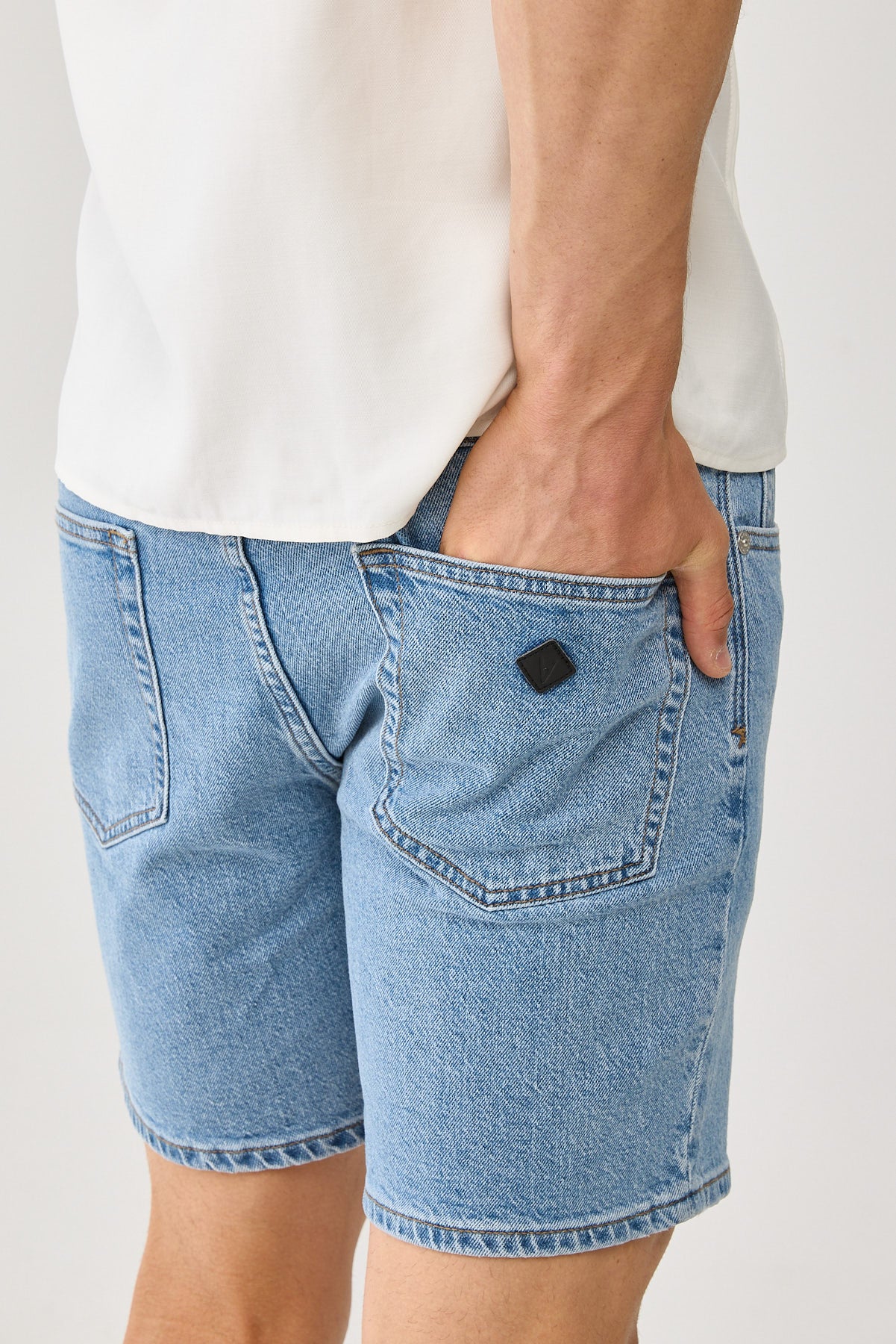 Abrand A2 Slim Short Simon Bleached Vintage Indigo