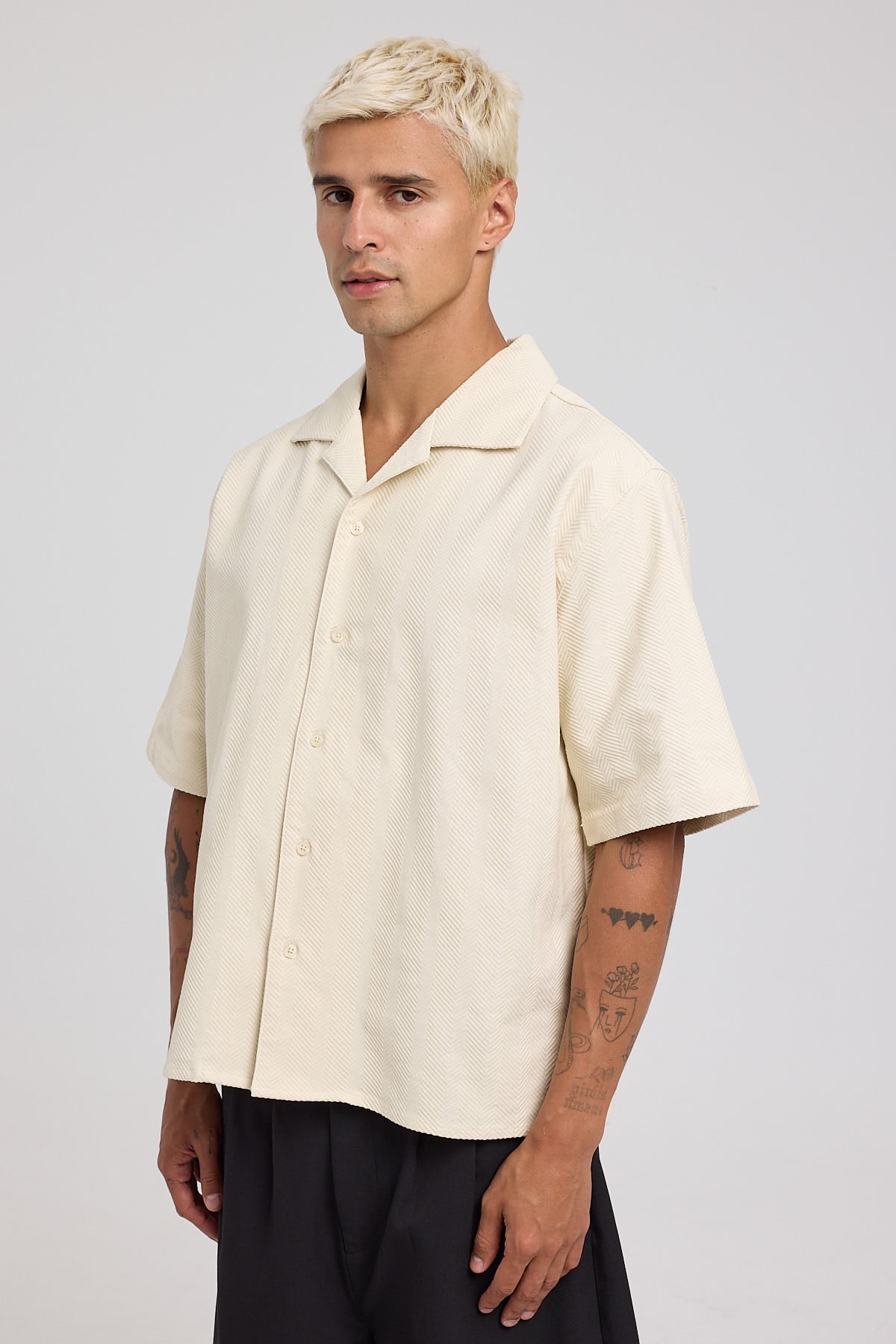 Common Need Espagna Boxy Resort Shirt Ecru