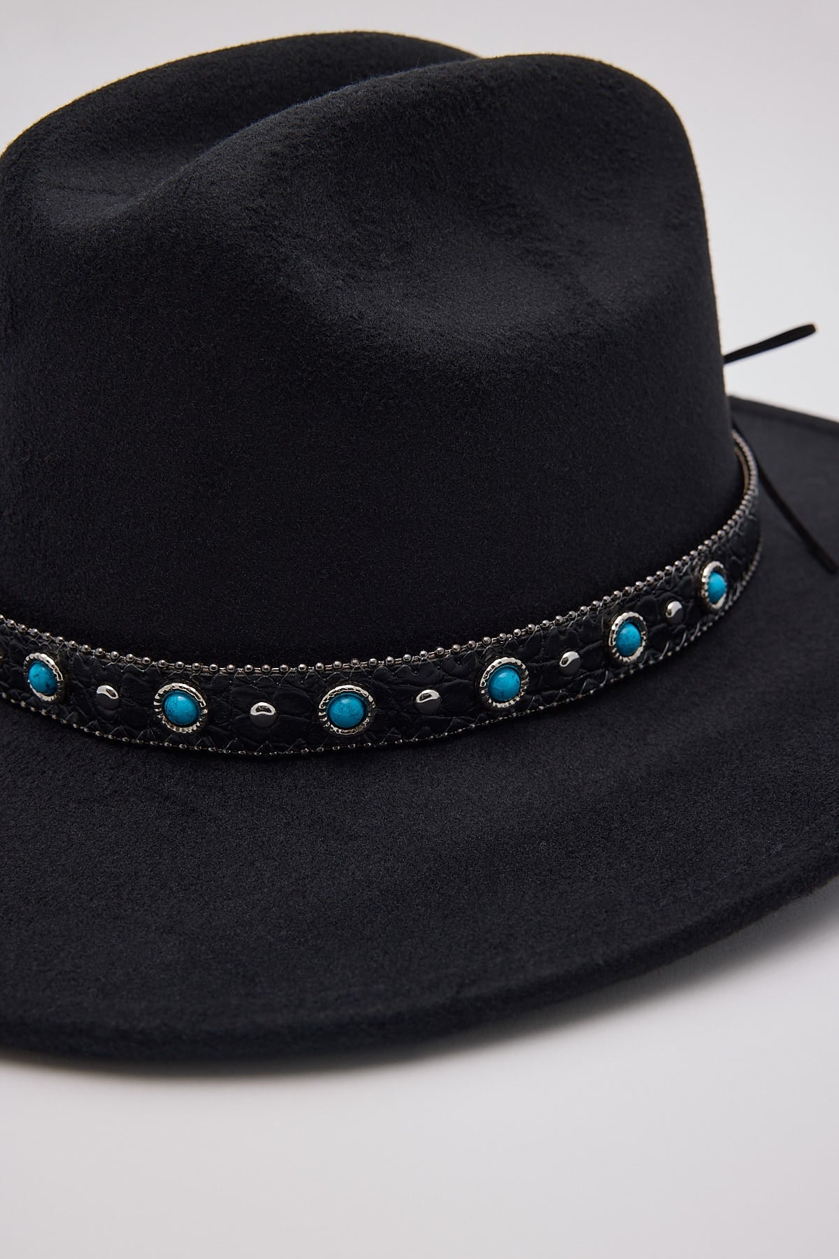 Token Saddle Cowgirl Hat Black