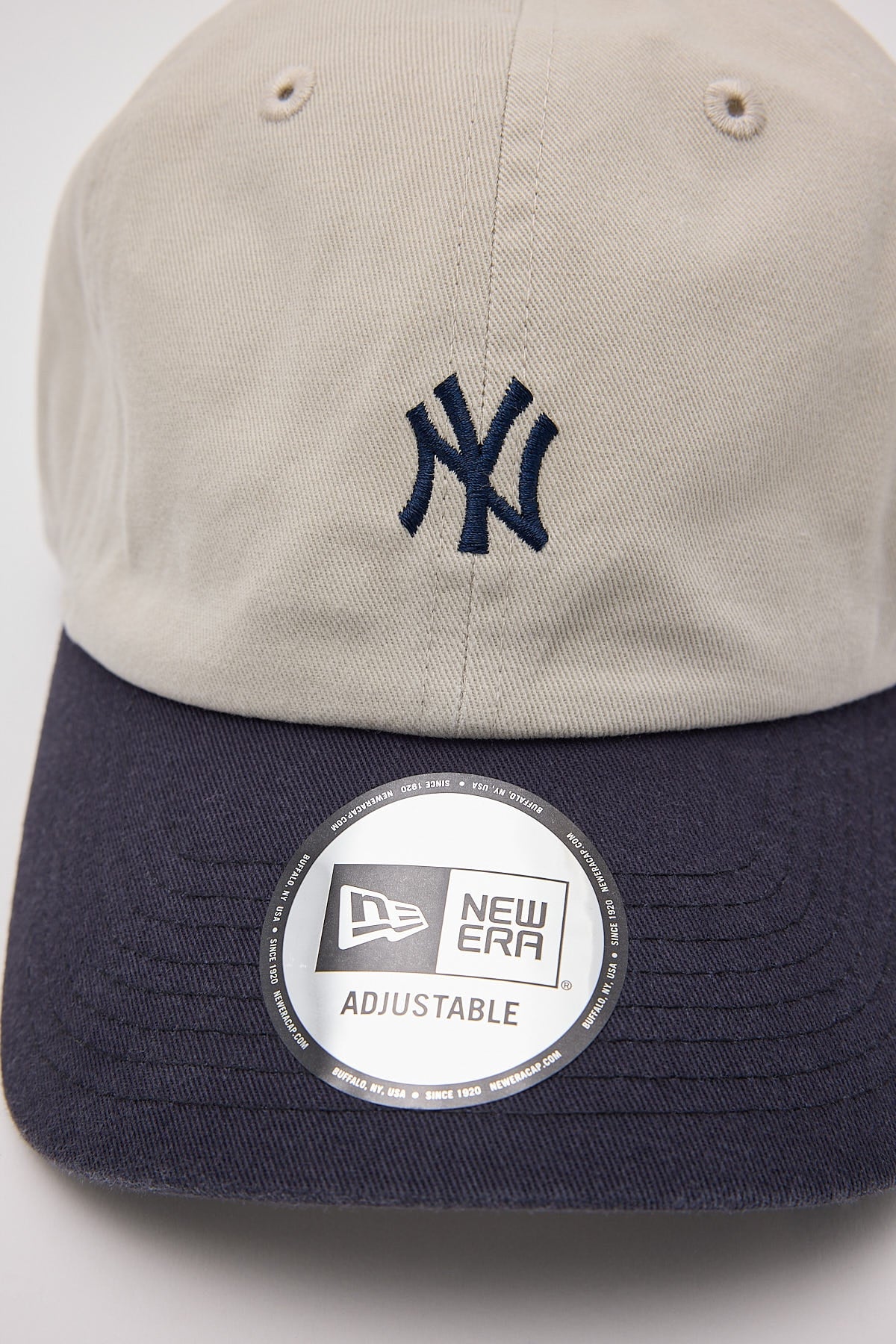 New Era Casual Classic New York Yankees Micro Logo Cap Stone/Navy