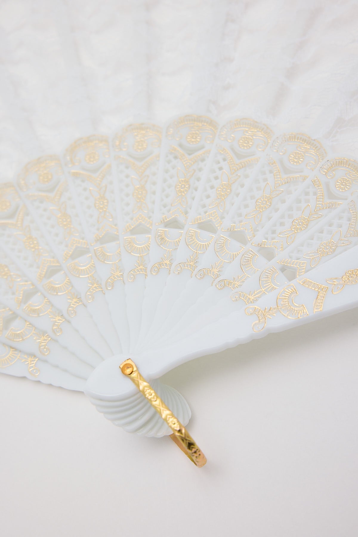 Token Couturier Handheld Lace Fan White