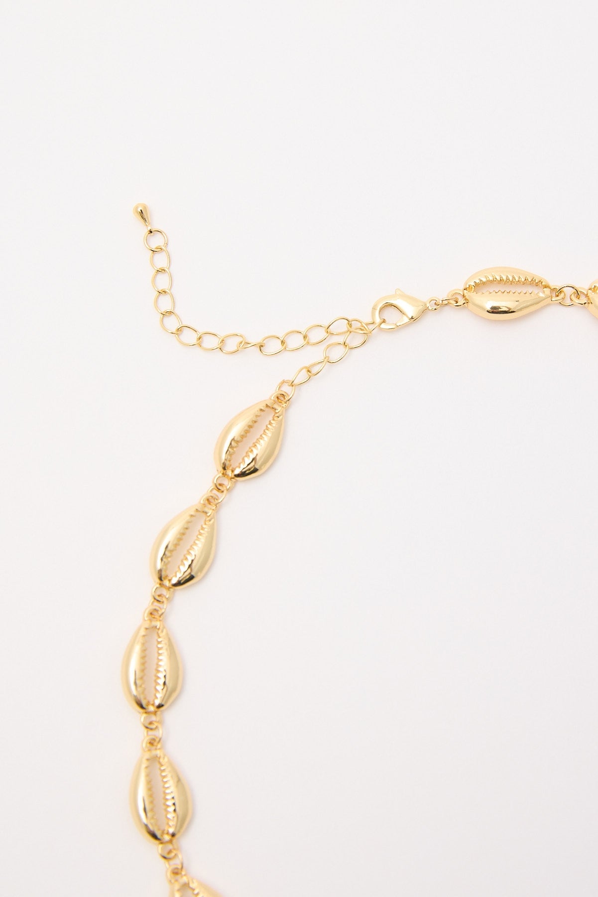 Perfect Stranger Nadine Shell Necklace 18K Gold