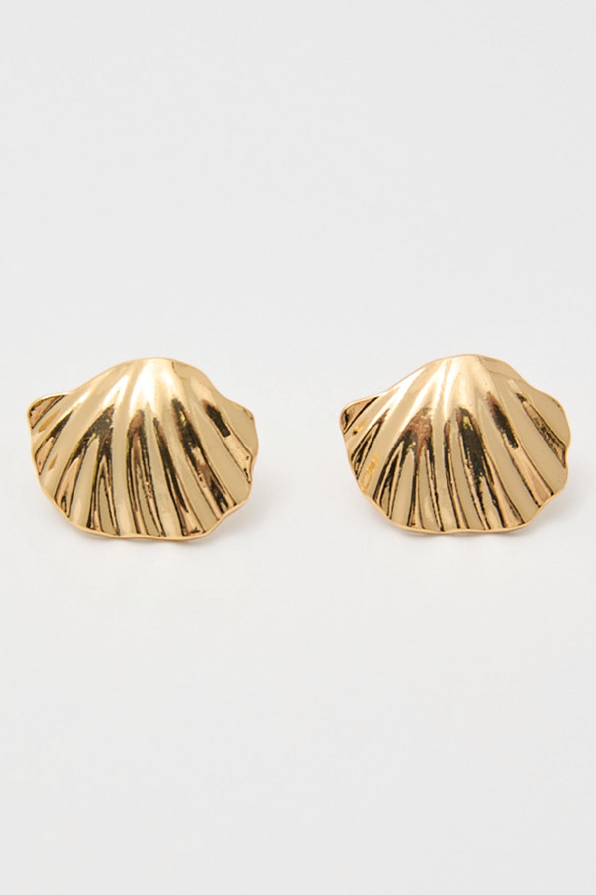 Perfect Stranger Nadia Shell Earrings 18K Gold