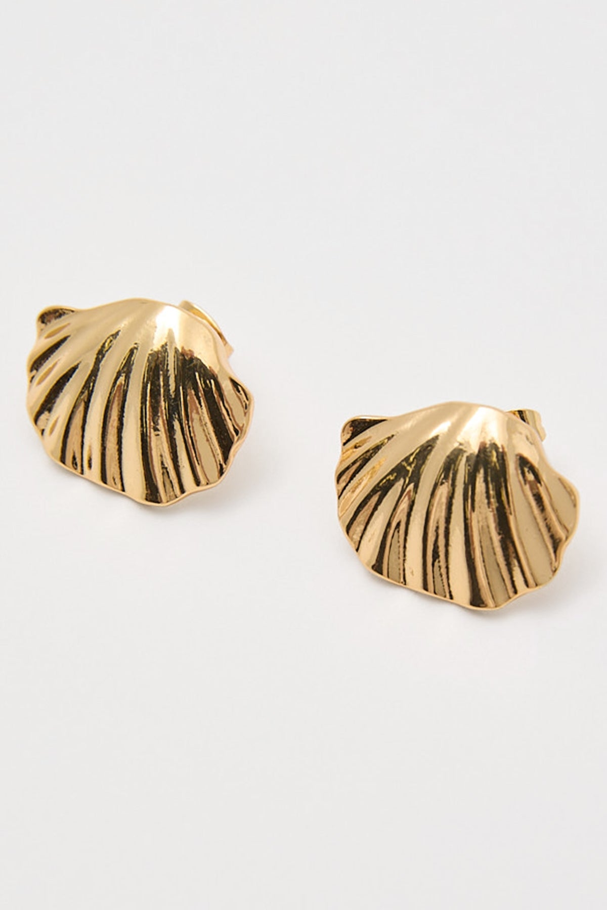 Perfect Stranger Nadia Shell Earrings 18K Gold