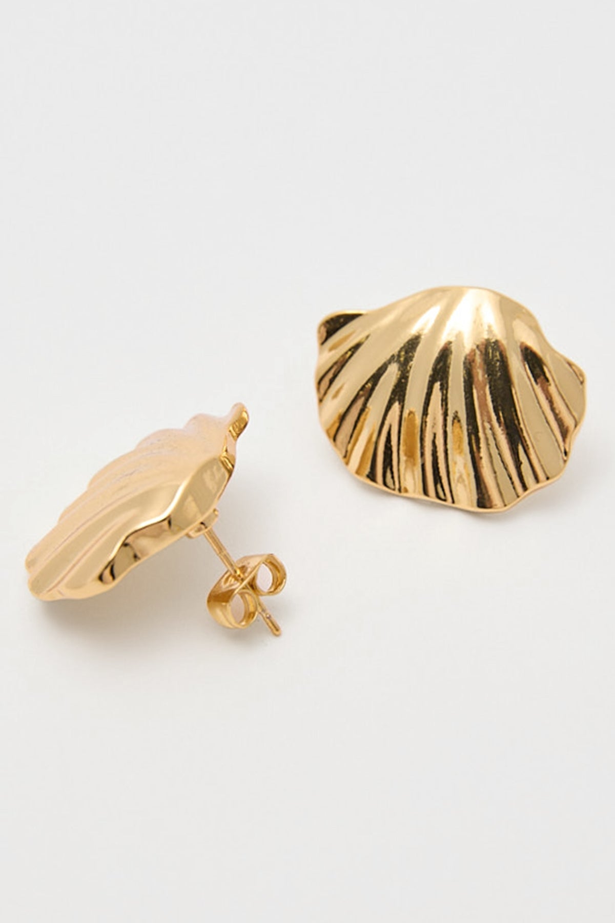 Perfect Stranger Nadia Shell Earrings 18K Gold