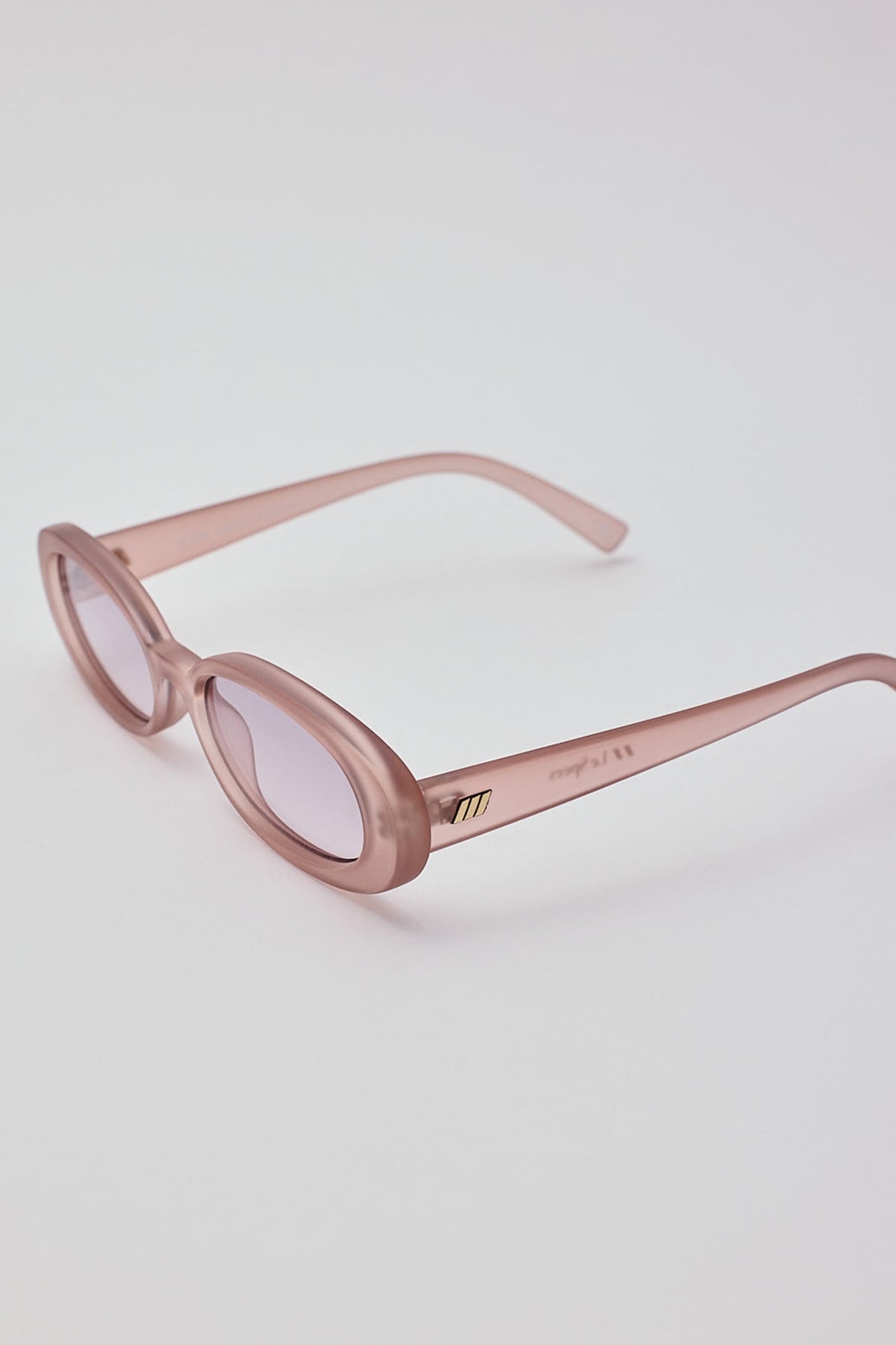 Le Specs Outta Love Matte Oyster/Smoke Gradient