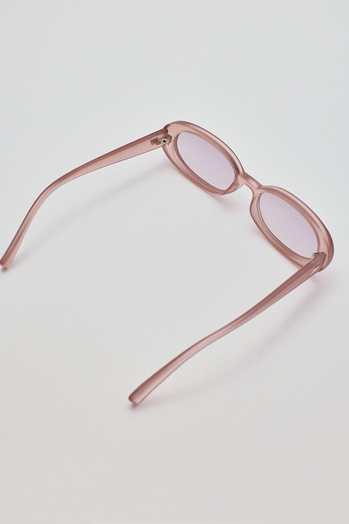 Le Specs Outta Love Matte Oyster/Smoke Gradient