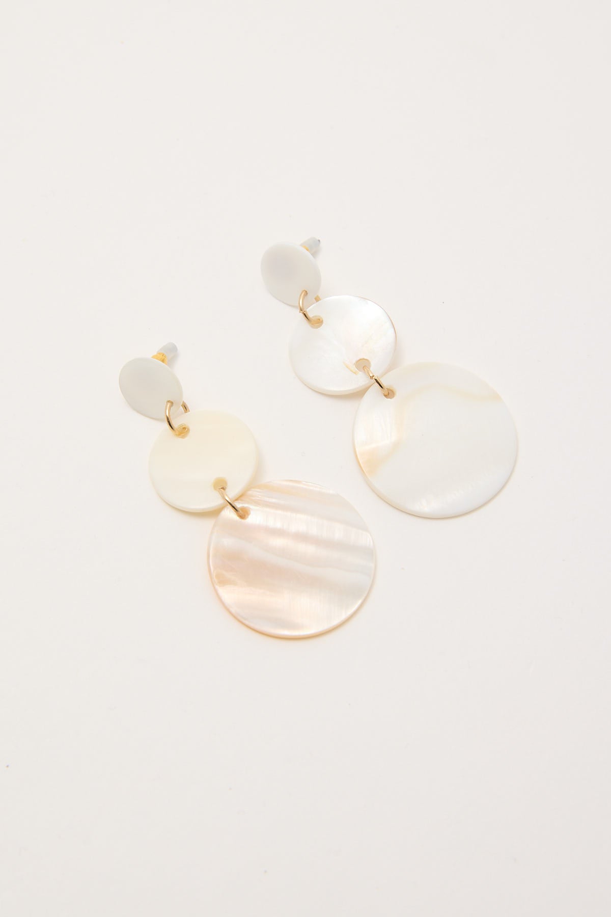 Token Umi Shell Earrings White